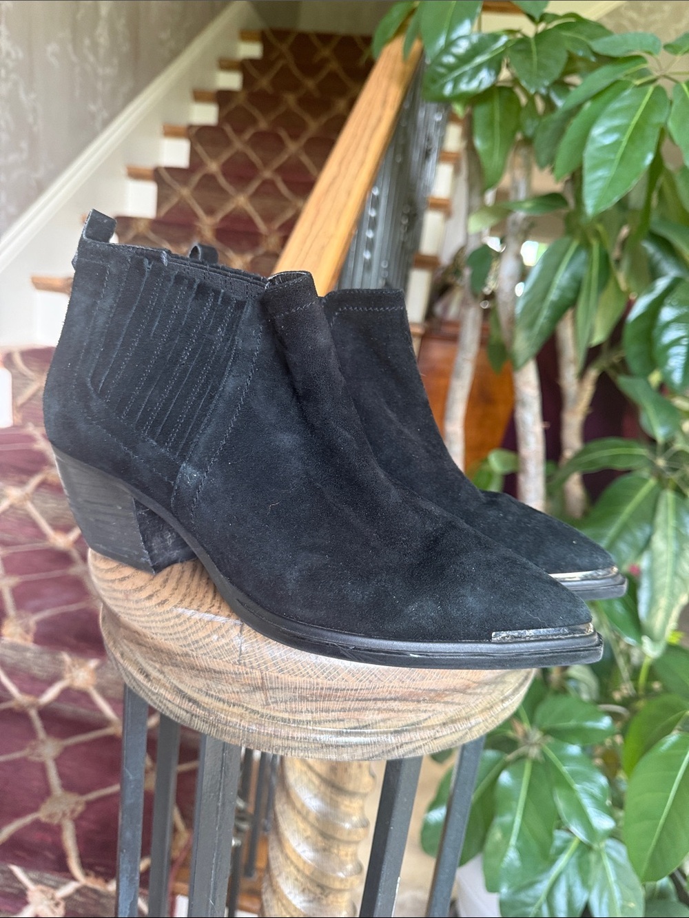 SBICCA black leather suede booty very good condition women’s size 8 1/2 cARDINA